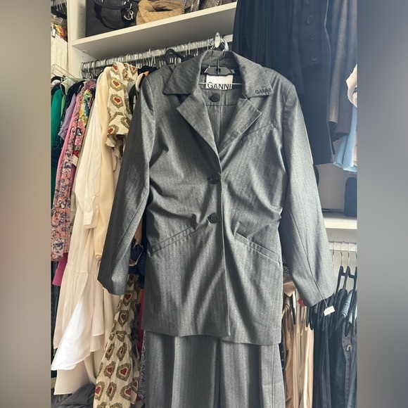 Ganni-NWT Platinum Grey Draped Suiting - Picture 13 of 14